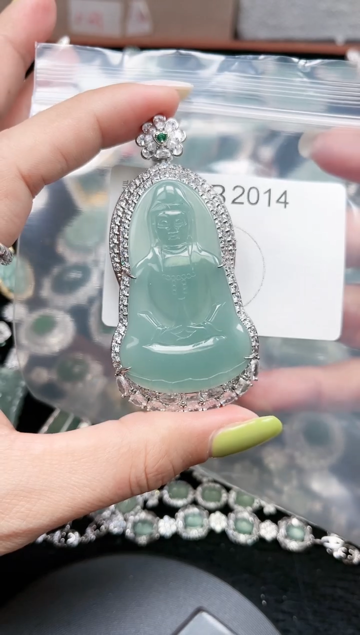 【闪购商品】翡翠颈饰未镶嵌赠皮绳2014