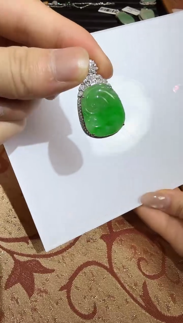 颈饰18K金镶嵌翡翠T100801