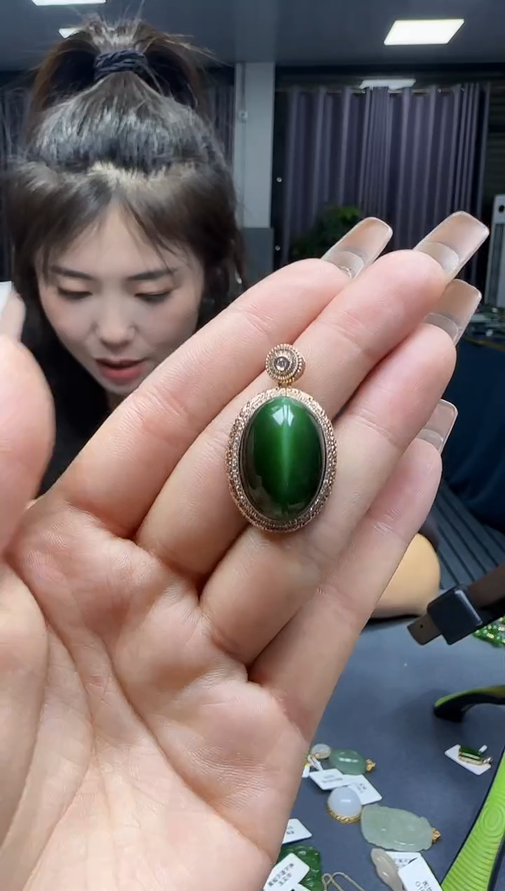 【闪购商品】和田玉挂件18K金镶嵌1