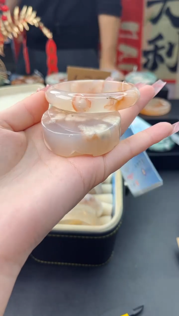 【闪购商品】石英质玉手镯未镶嵌赠送镯心（51圈口）