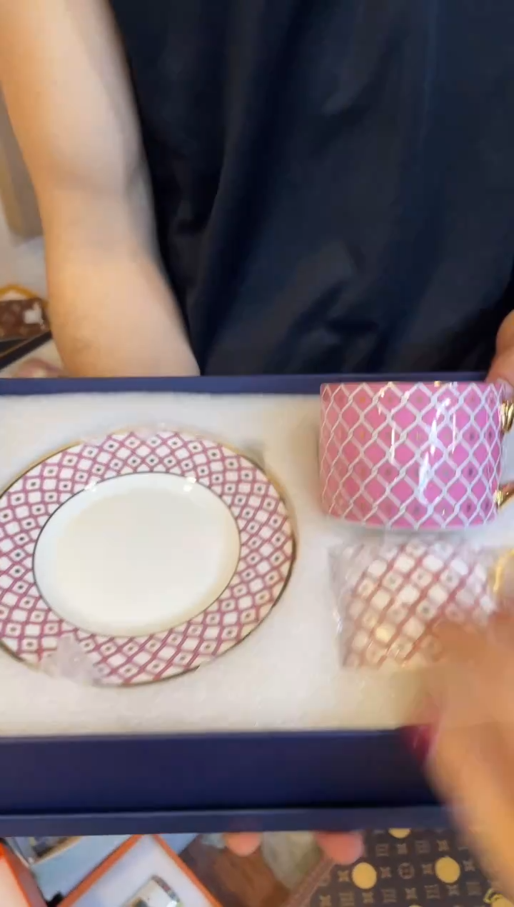 杯鸿辉家品牌瓷器，京东包邮！