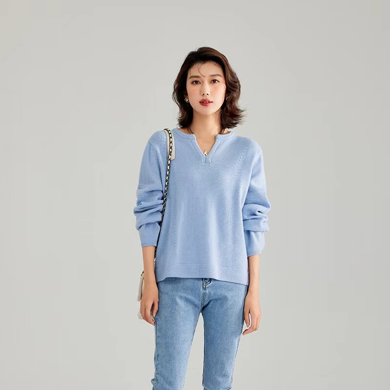 【100% 山羊绒】秋冬宽松针织衫女 浅蓝色休闲羊绒上衣 CTM0033