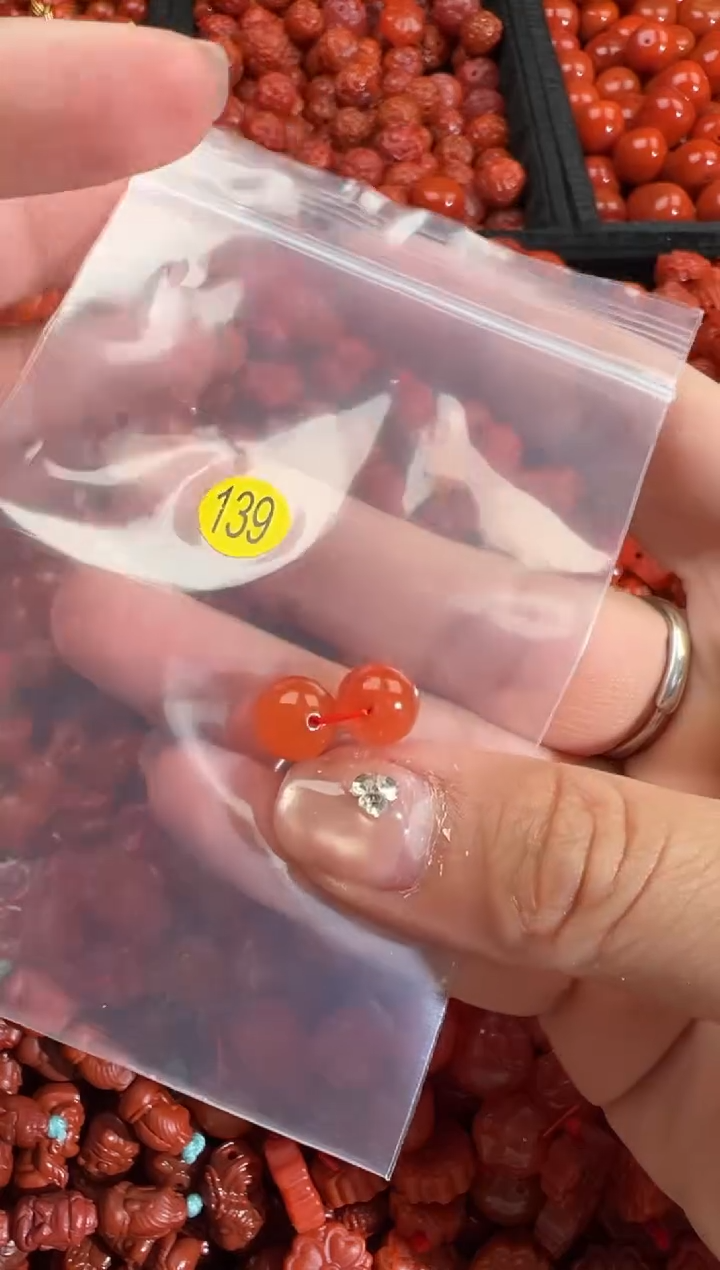 南红玛瑙未镶嵌颈饰1