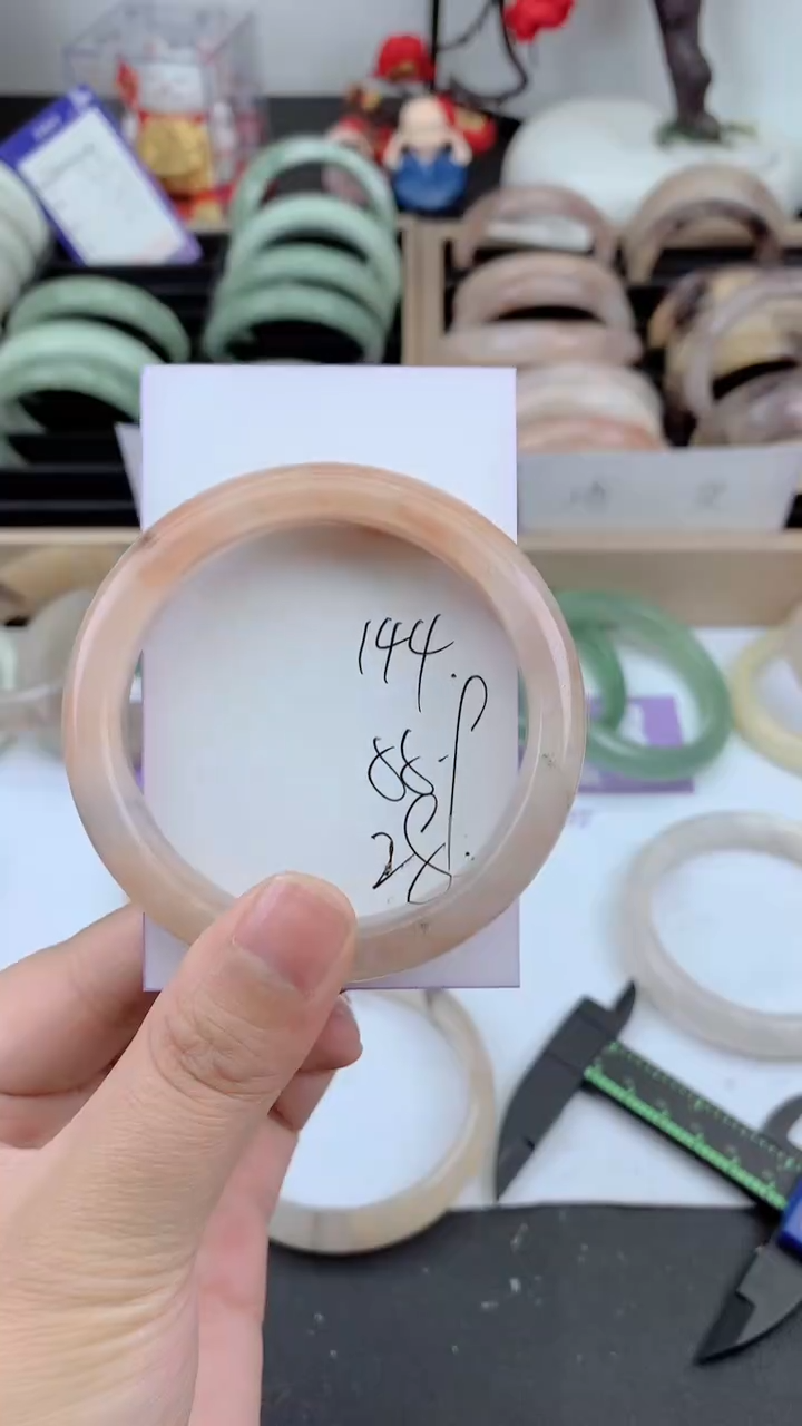 未镶嵌手镯石英质玉144