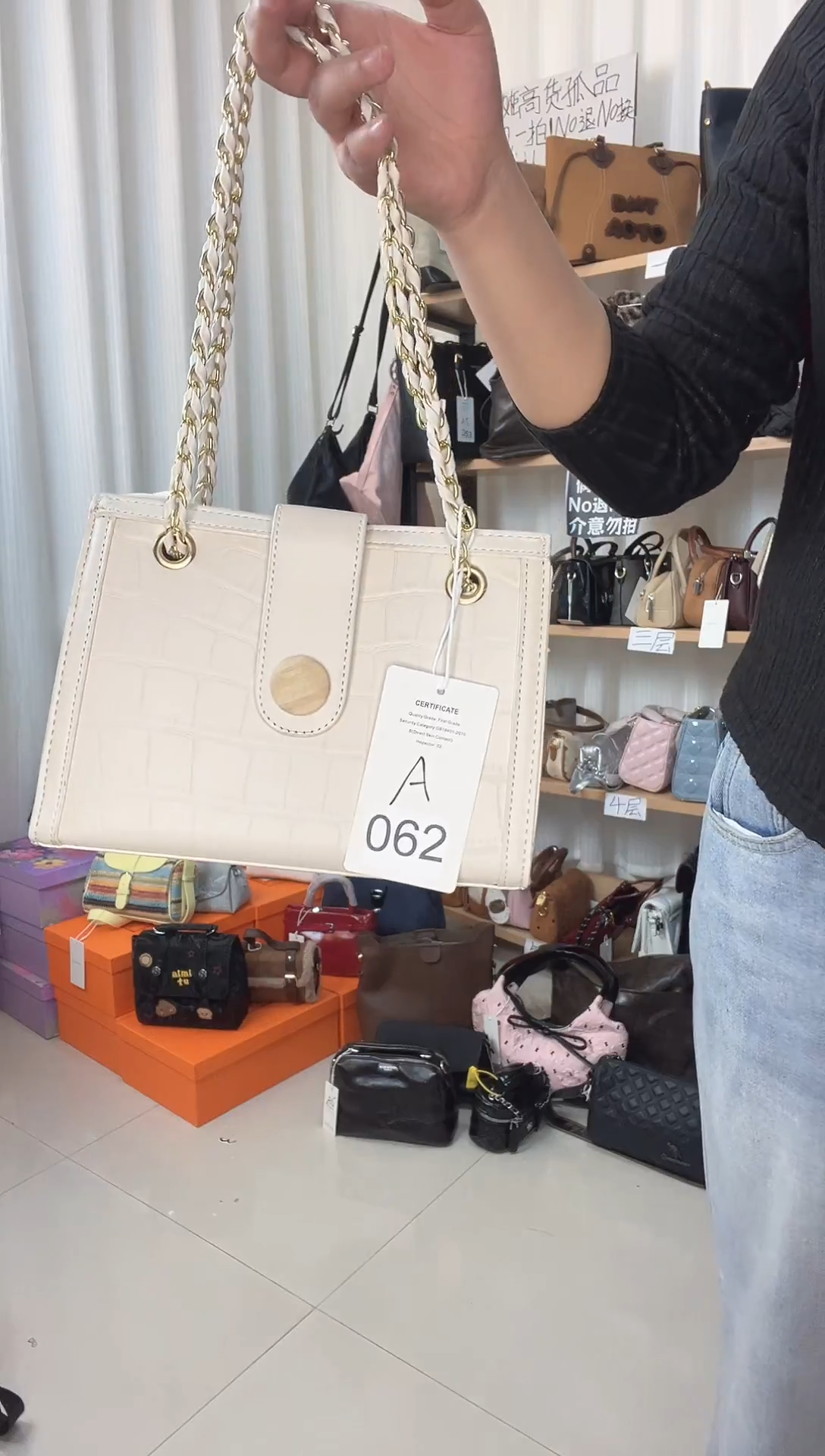 PU白色鳄鱼纹包包