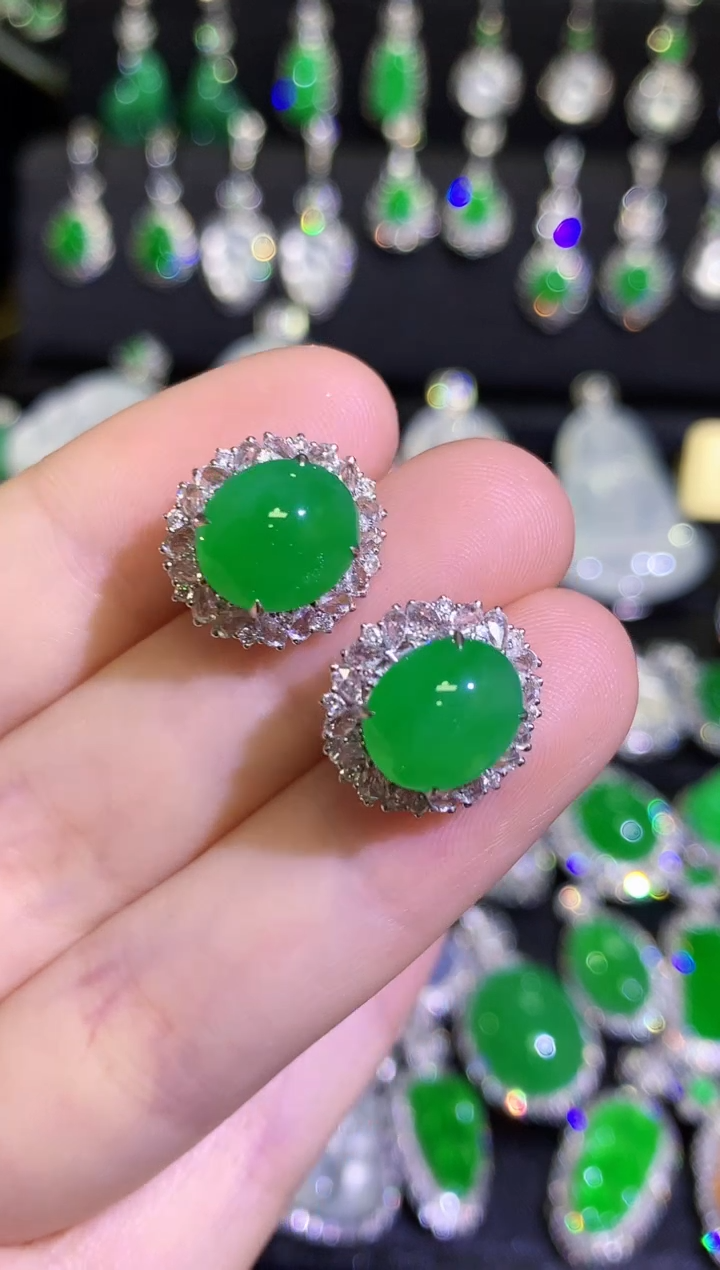 【闪购商品】翡翠耳饰18K金镶嵌高冰 满绿蛋面