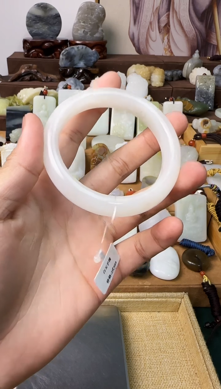 【闪购商品】和田玉颈饰未镶嵌手镯