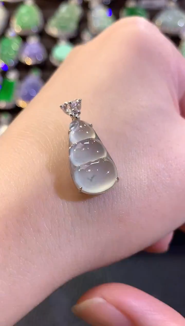 吊坠(不含链)18K金镶嵌翡翠冬日珠宝E10