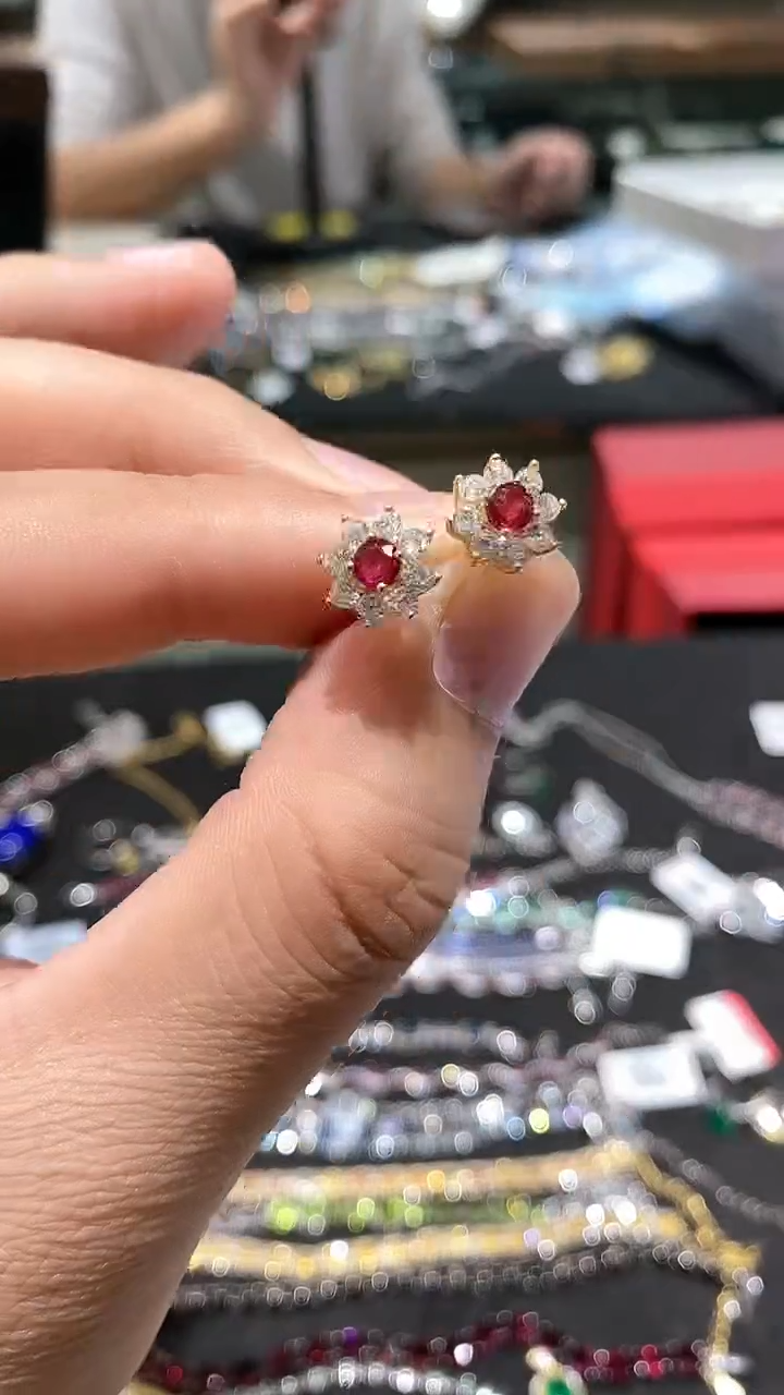 【闪购商品】红宝石耳饰银S925镶嵌耳钉
