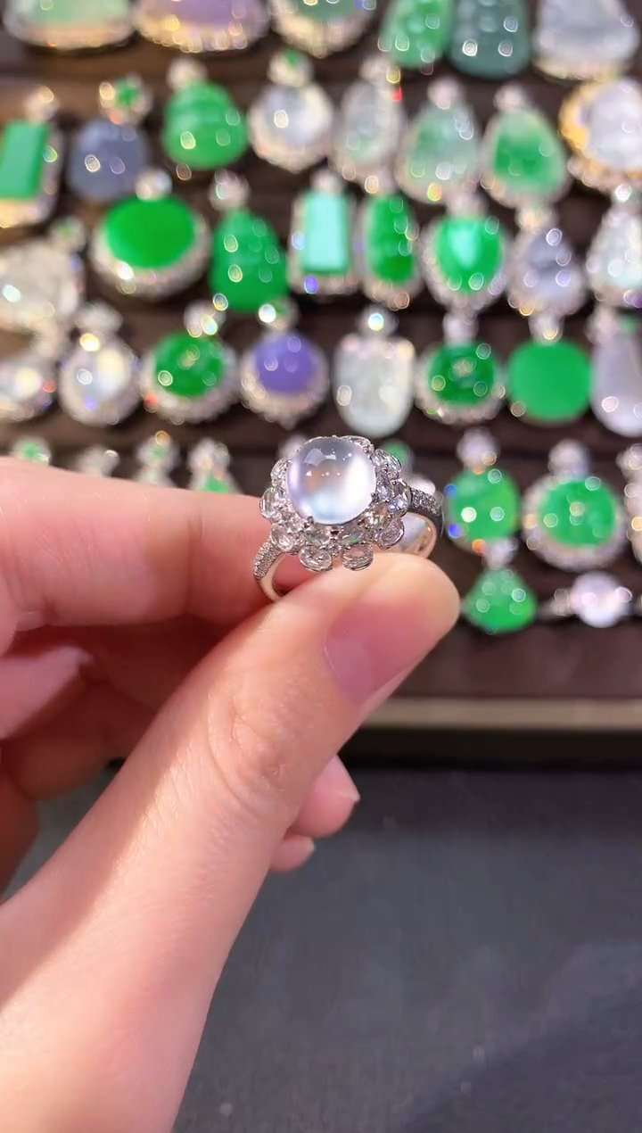 18K金镶嵌戒指翡翠冬日珠宝E32