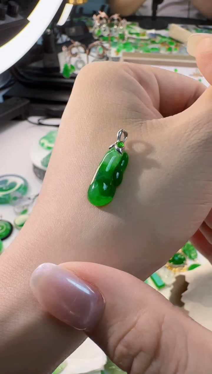 翡翠18K金镶嵌吊坠(不含链)天然缅甸A货翡翠