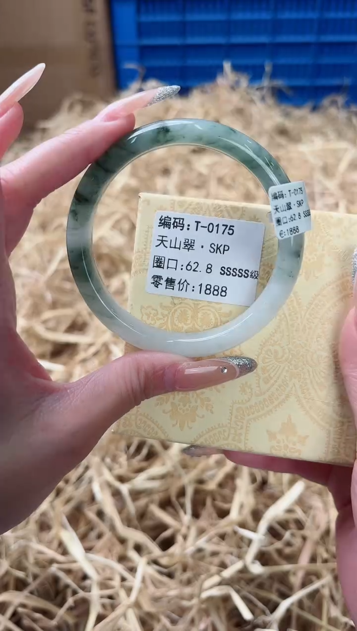 未镶嵌手镯石英质玉T-0175