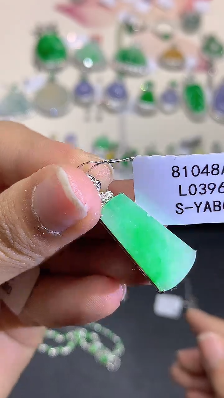 翡翠18K金镶嵌吊坠(不含链)L0396多样性发其一