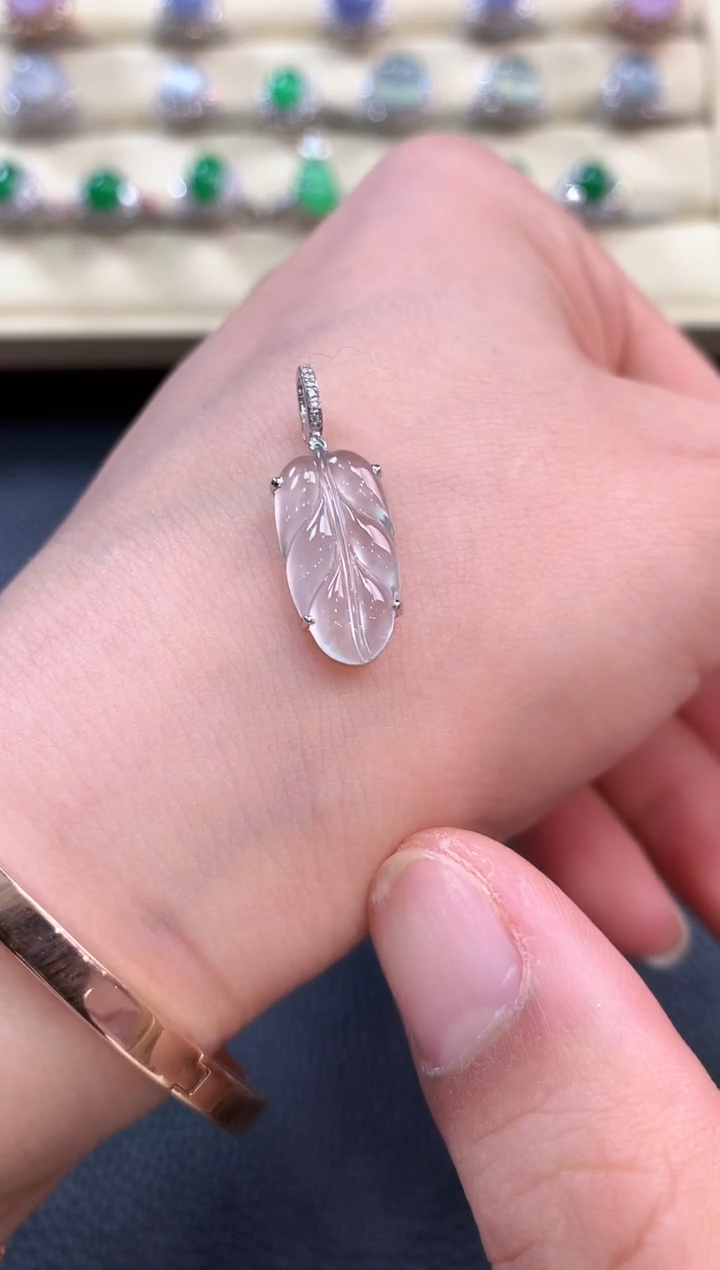 【闪购商品】翡翠吊坠(不含链)18K金镶嵌v22       