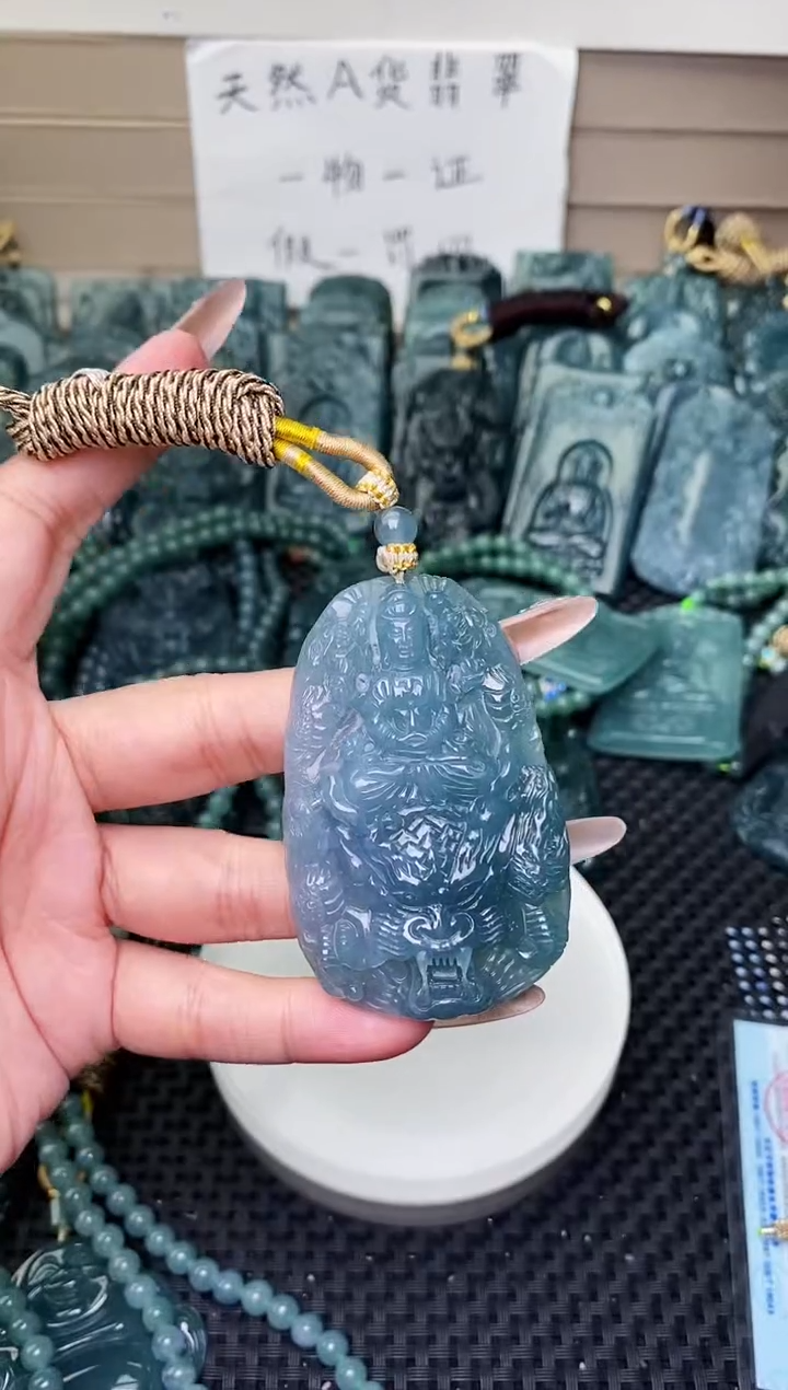 颈饰未镶嵌翡翠 