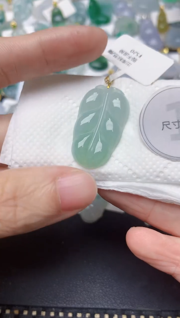 颈饰18K金镶嵌翡翠天然缅甸A货翡翠