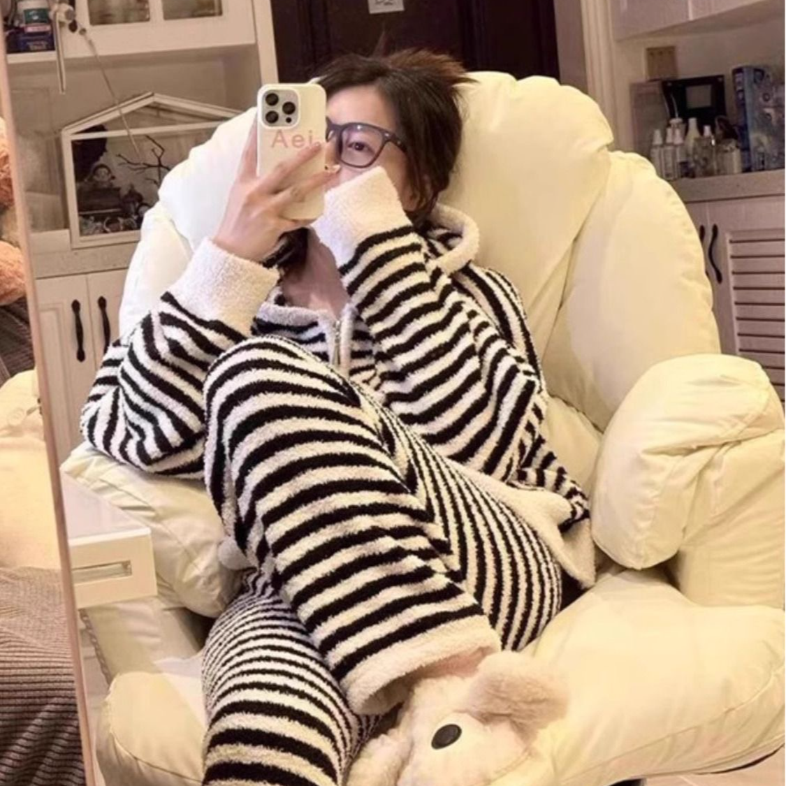 ins韩版黑白条纹半边绒睡衣女冬季加厚保暖毛绒针织家居大码套装