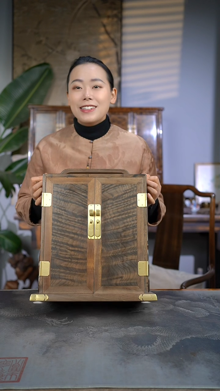 【闪购商品】金丝楠木艺满水波精工原木提梁箱781