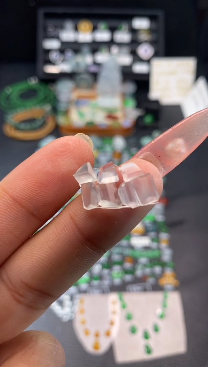 【闪购商品】翡翠挂件未镶嵌切割