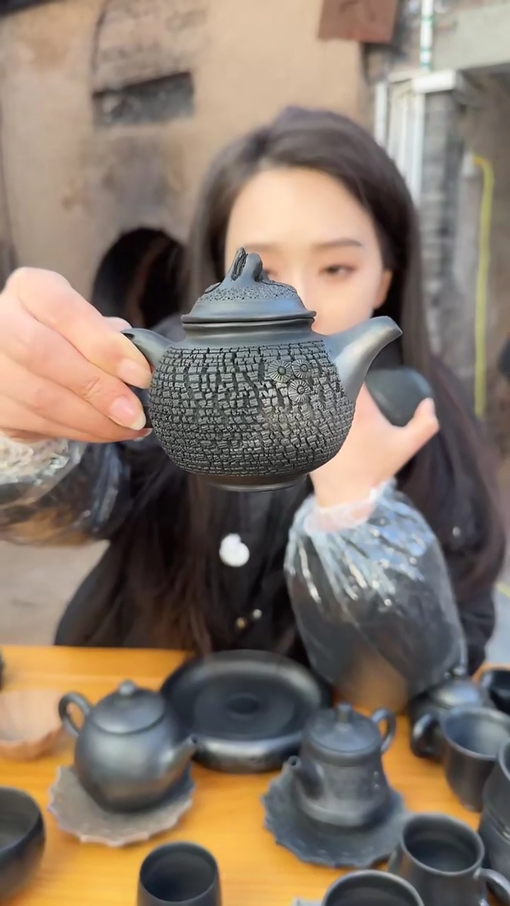 神农黑陶蒸蒸日上壶