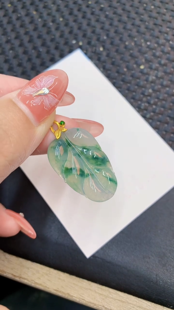 颈饰18K金镶嵌翡翠1