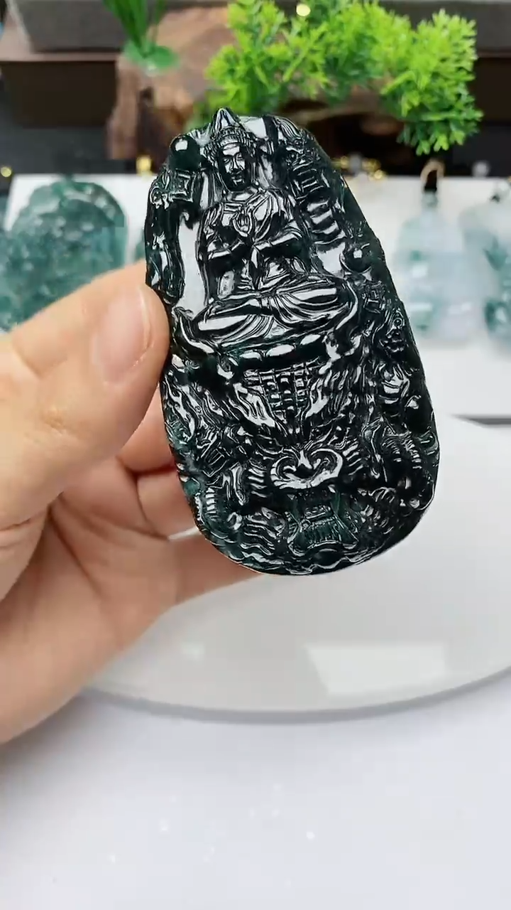 【闪购商品】翡翠颈饰未镶嵌        