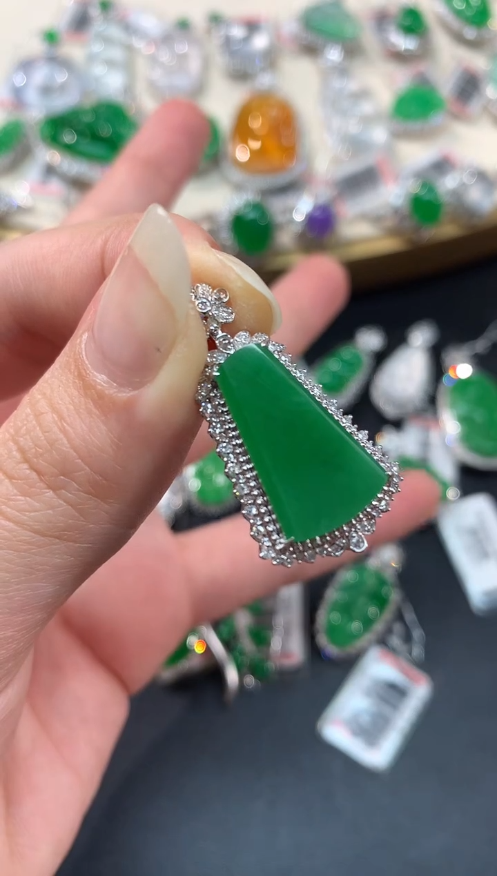 【闪购商品】翡翠戒指18K金镶嵌V44|13800