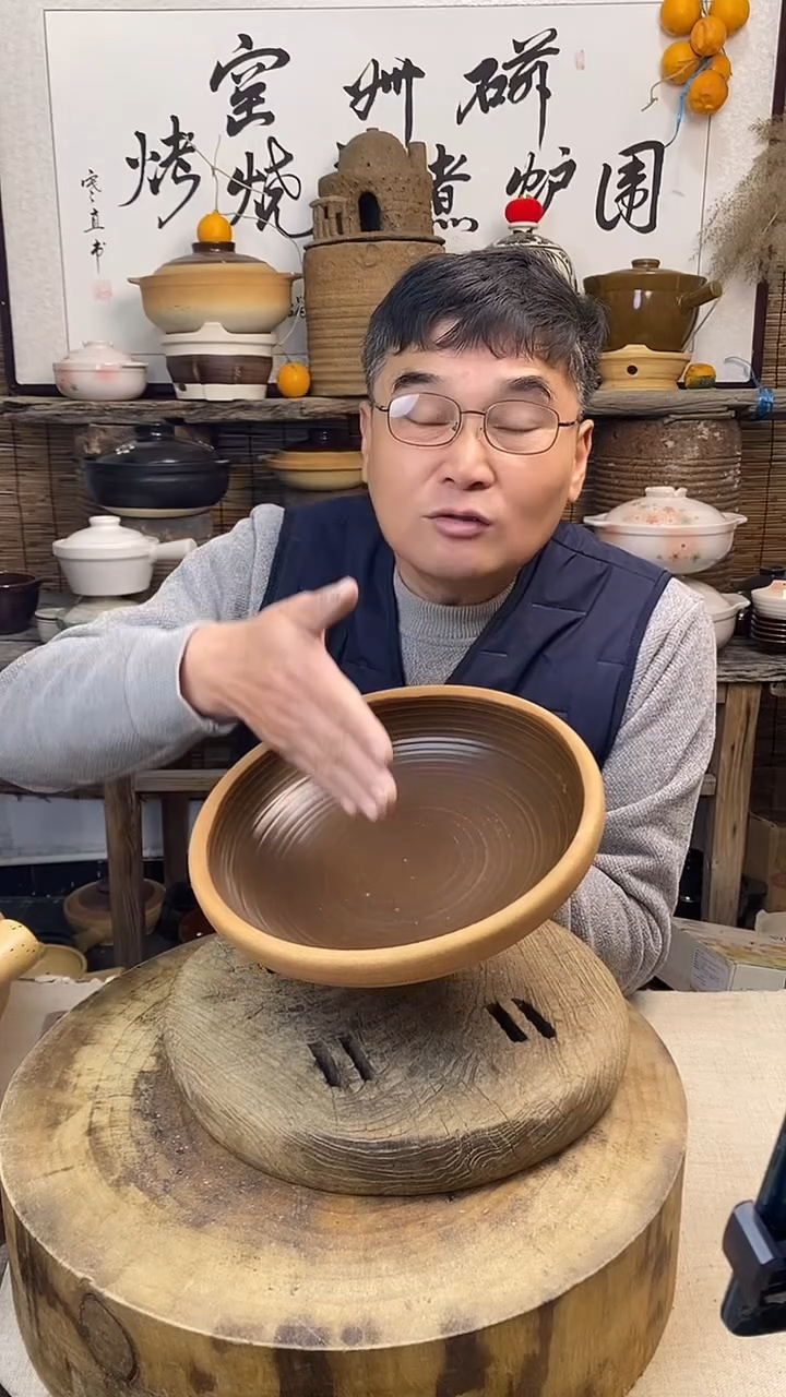 土陶口径26cm复古土菜钵（无盖） 