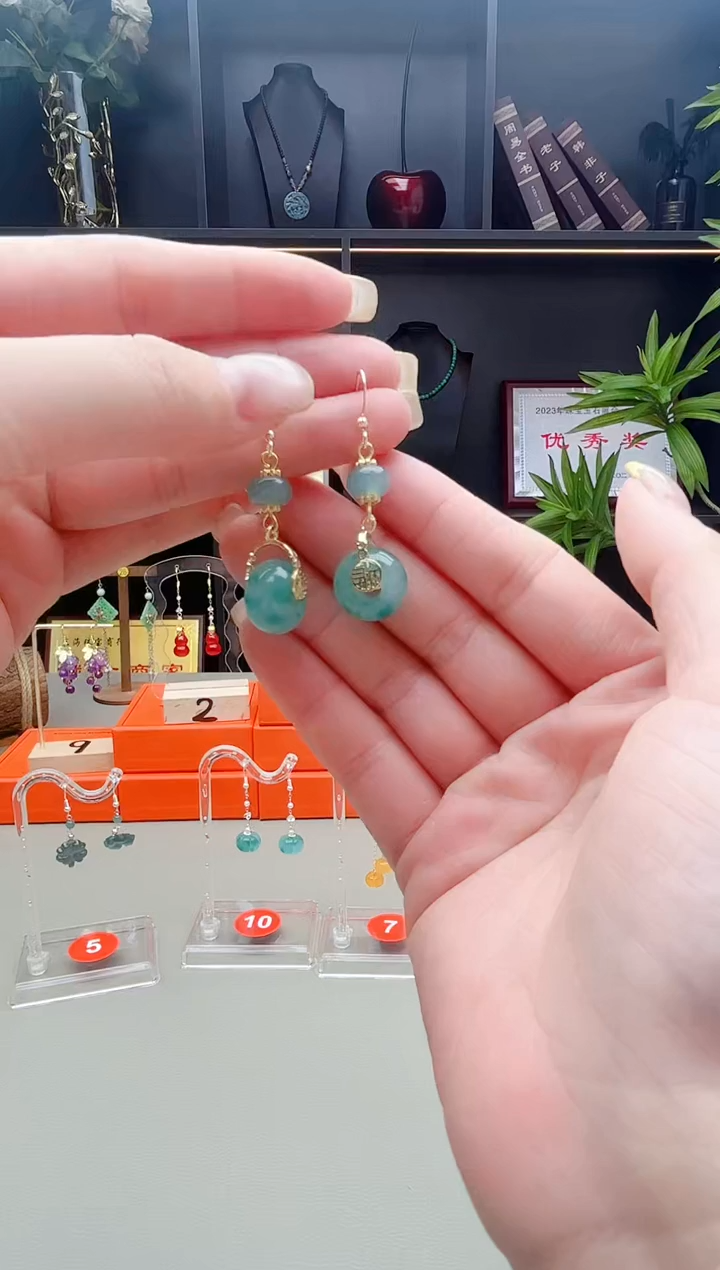 未镶嵌石英质玉（天山翠）耳钉307