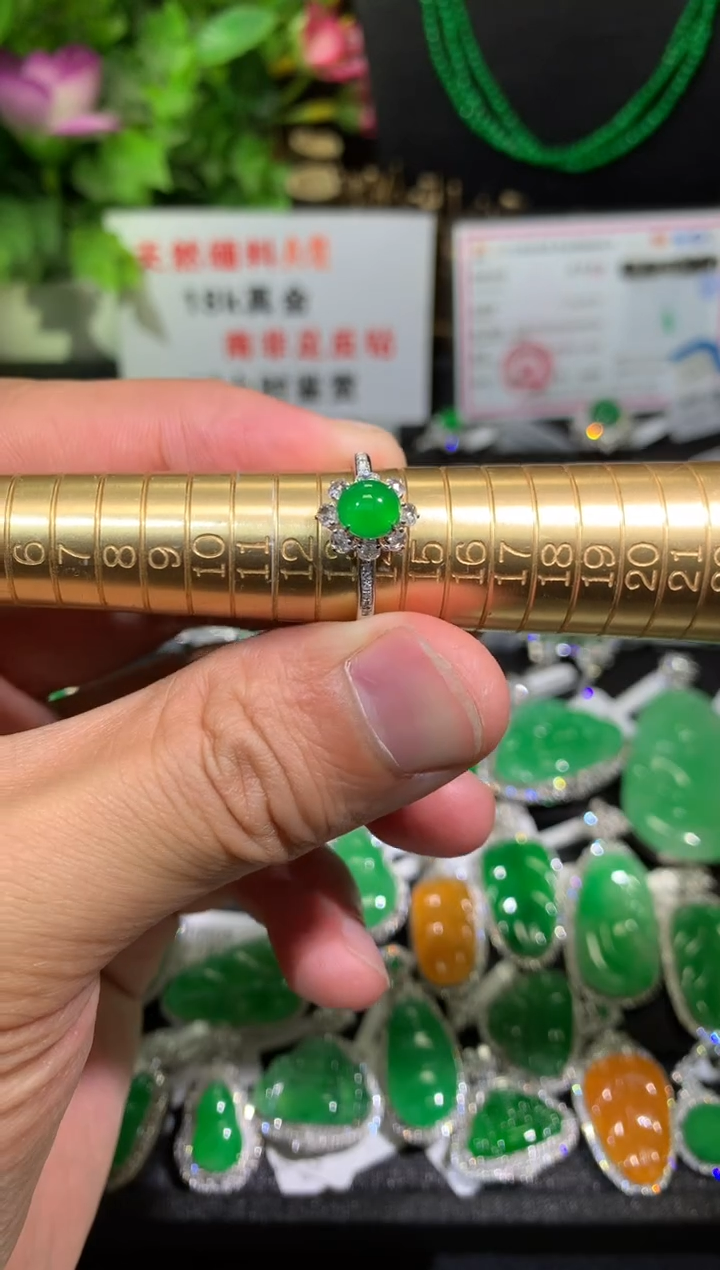【闪购商品】翡翠戒指18K金镶嵌蛋面