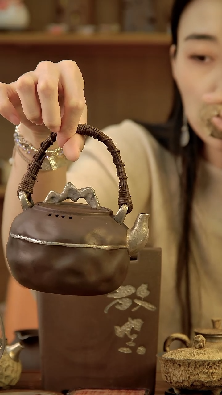 言野手作 见山提梁壶