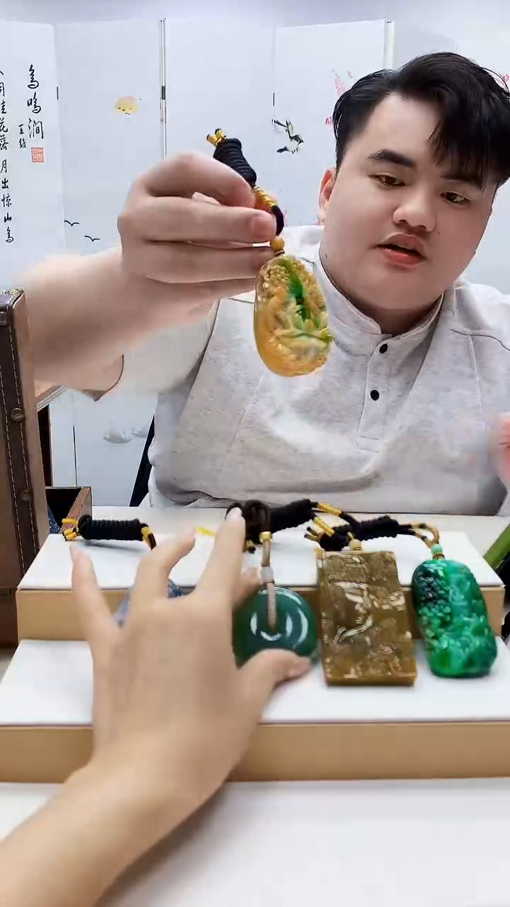 未镶嵌定制翡翠栗*味5060ty-毛货挂件