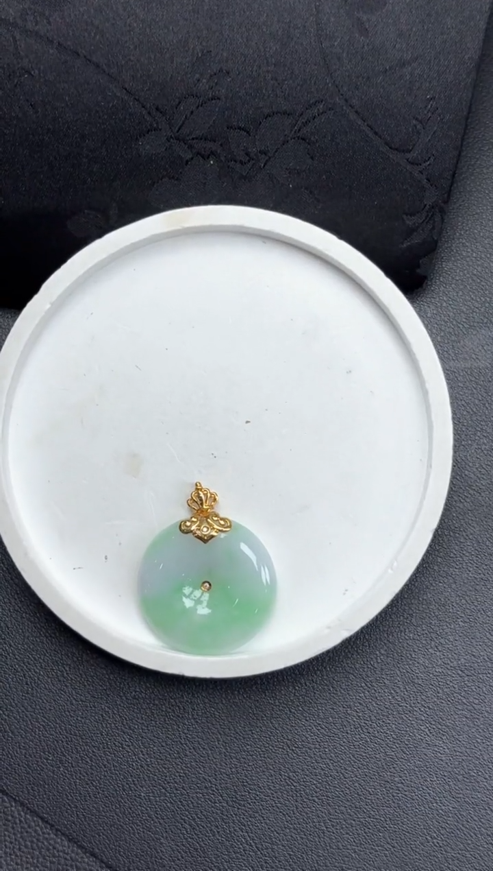 【闪购商品】翡翠颈饰18K金镶嵌平安扣