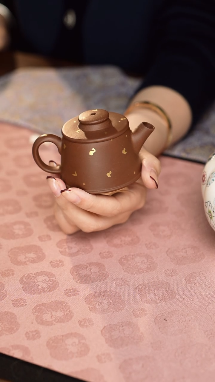 【闪购商品】紫泥洒金巨轮紫砂壶