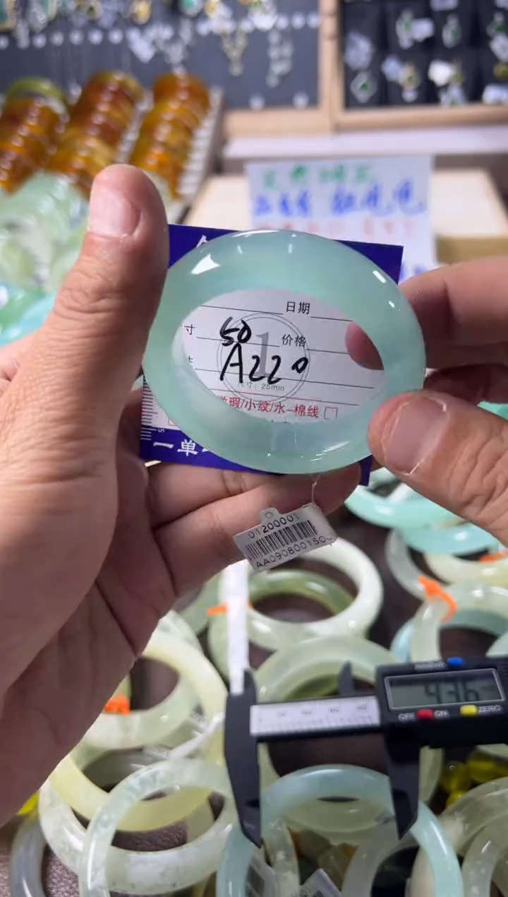 未镶嵌蛇纹石玉手镯1