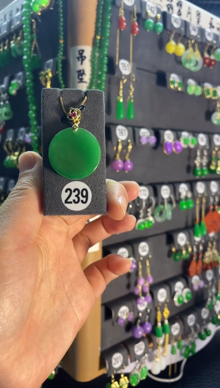 【闪购商品】翡翠颈饰银S925镶嵌239...