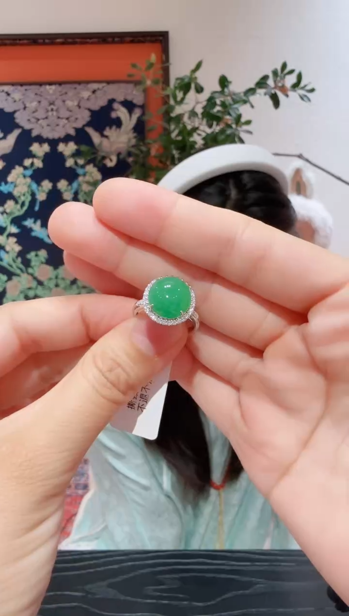 翡翠戒指18K金镶嵌翡翠