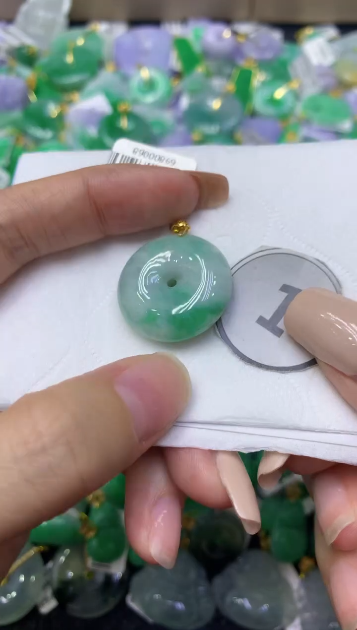 颈饰未镶嵌翡翠天然缅甸翡翠A货