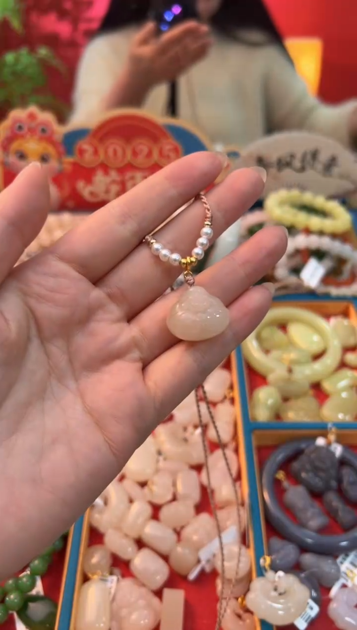 【闪购商品】和田玉吊坠未镶嵌藕粉抱抱佛