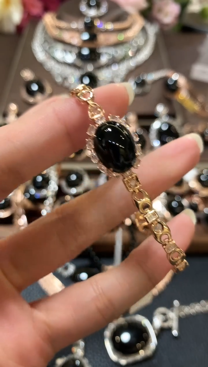 18K金镶嵌手链翡翠m105 