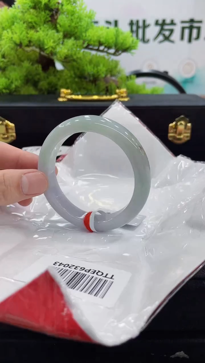 【闪购商品】翡翠手镯未镶嵌手镯