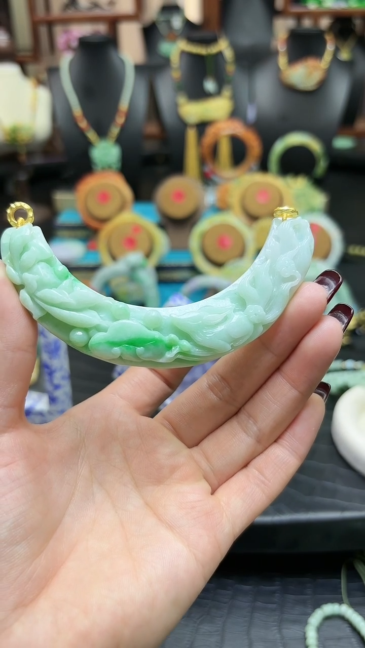 【闪购商品】翡翠颈饰未镶嵌九尾弯弯