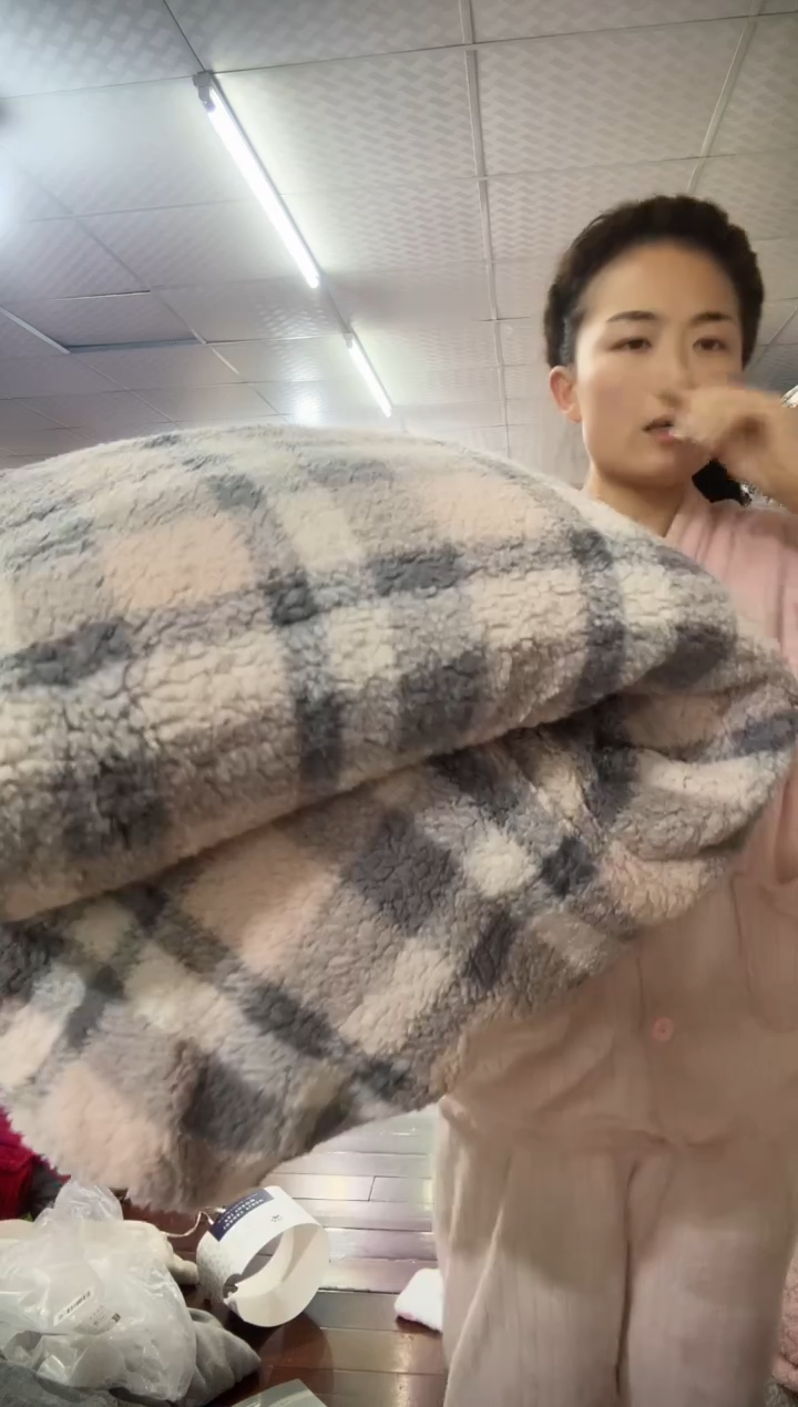 法兰绒粉格子被套2*1.5