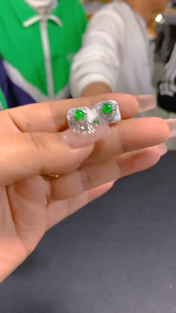 【闪购商品】翡翠耳饰未镶嵌0514558439多样性发其一