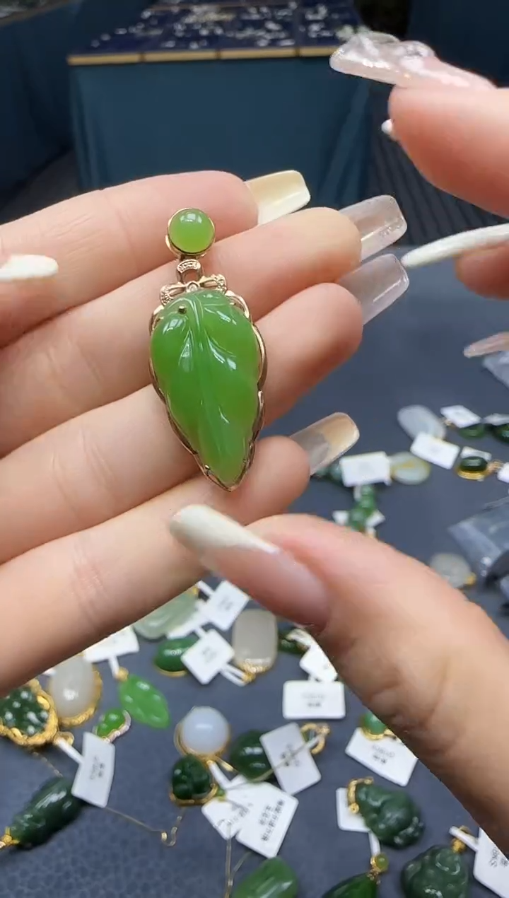 【闪购商品】和田玉挂件18K金镶嵌1