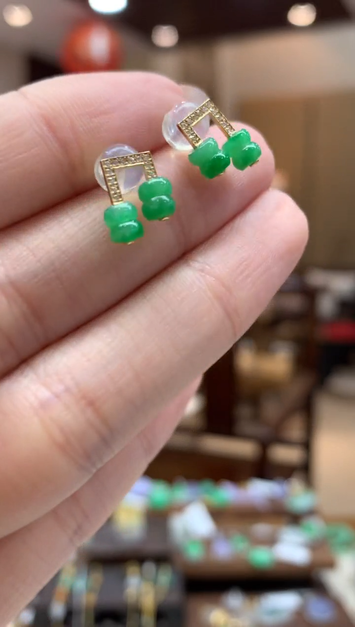 翡翠18K金镶嵌耳饰耳钉