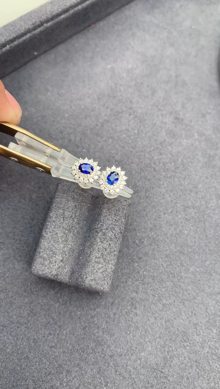 【闪购商品】蓝宝石耳钉18K金镶嵌44分皇家蓝耳钉