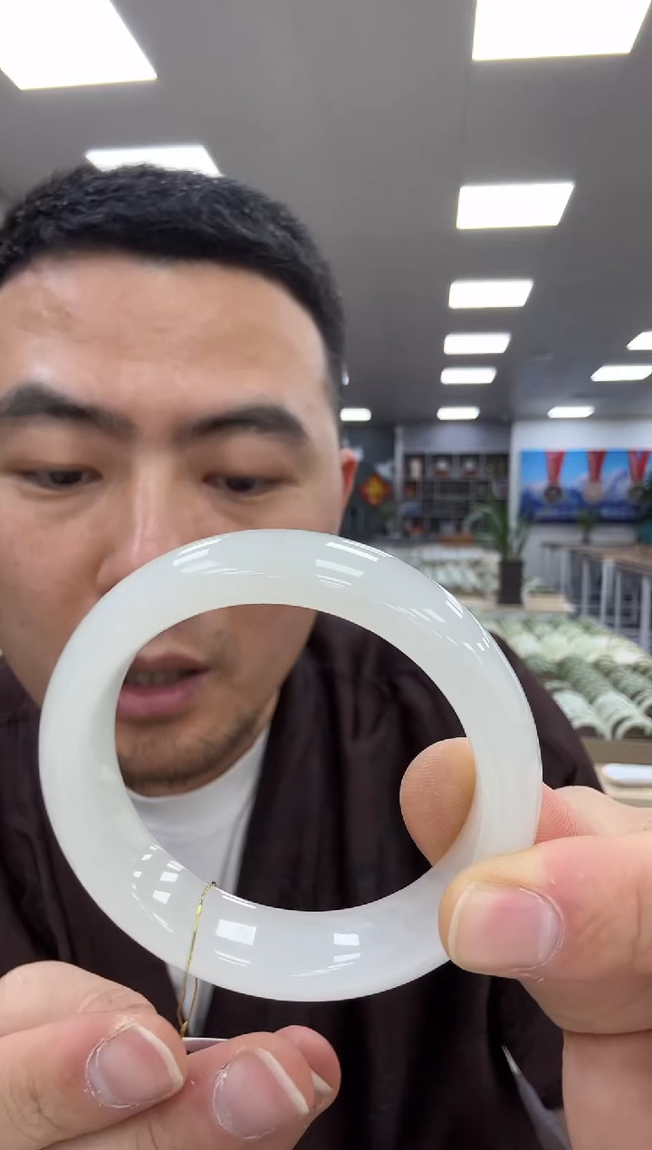 【闪购商品】和田玉手镯未镶嵌56  213