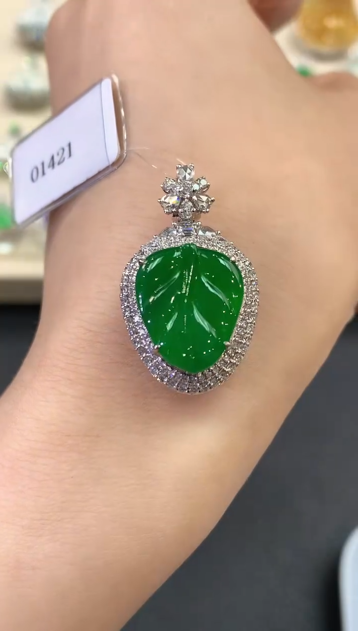 【闪购商品】翡翠吊坠(不含链)18K金镶嵌v47   