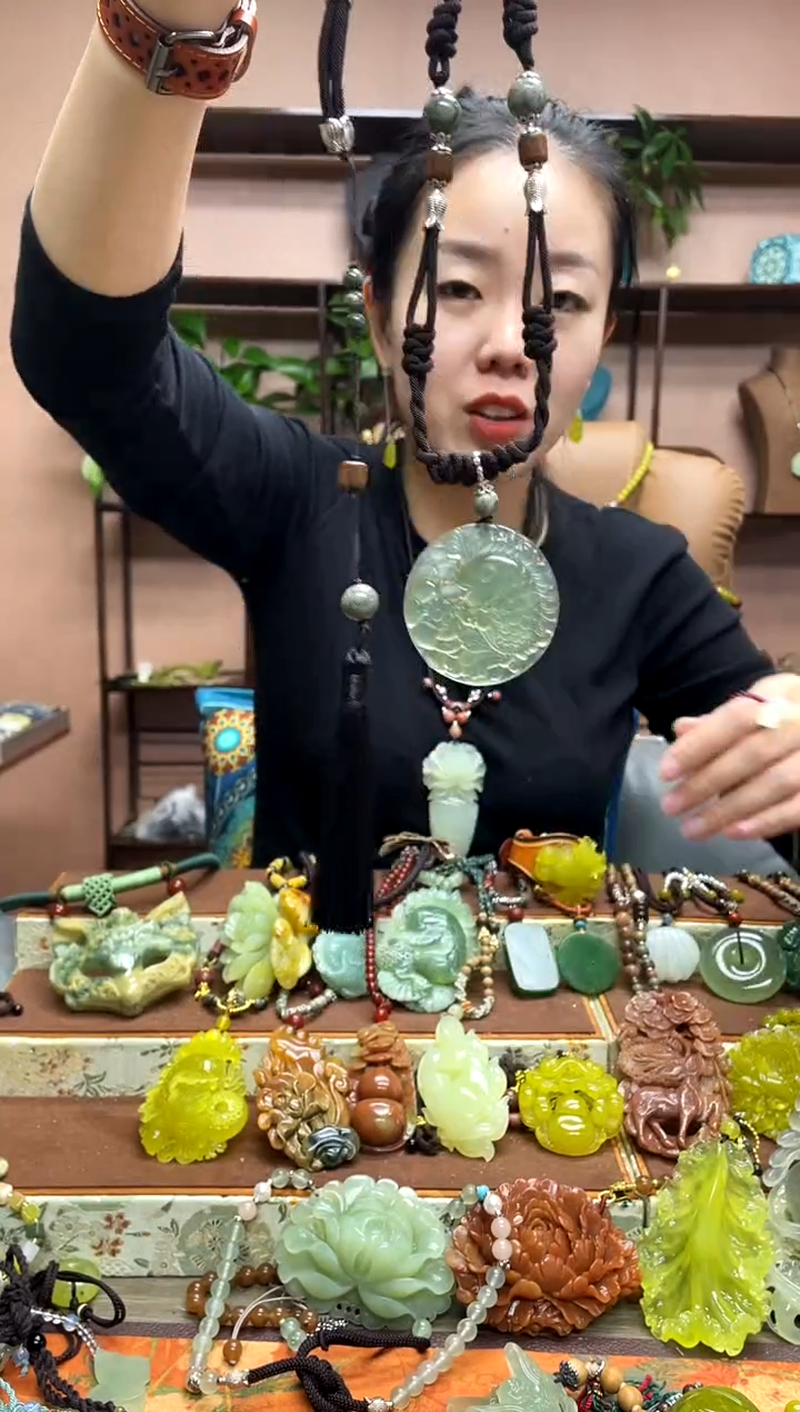 未镶嵌岫玉吊坠·